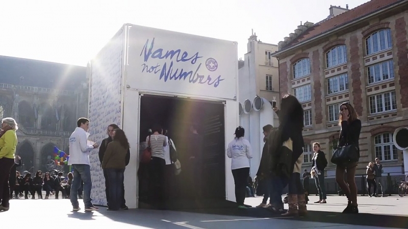 M&aacute;quina lembra mulheres que morreram por parto ou aborto