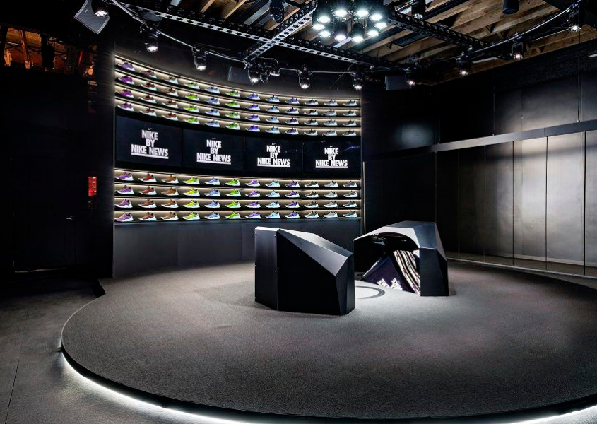 Com uma projeção mapeada, Nike permite criação de tênis personalizado ao vivo
